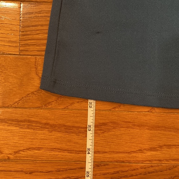 Turquoise mid bicep tee in draft poly material - Picture 3 of 7